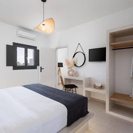 Almira Luxury Suites Playa de Perivolos Exterior foto
